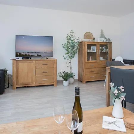 Deluxe - Sauna & Pool - Free Parking Apartment