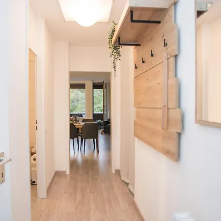 Deluxe - Sauna & Pool - Free Parking Apartment *